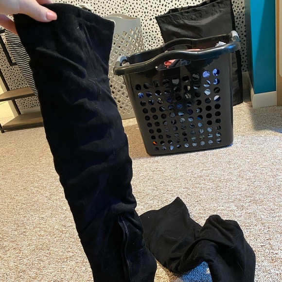 Black knee high boots. Only worn 3x, size 9.5 - Picture 2 of 2